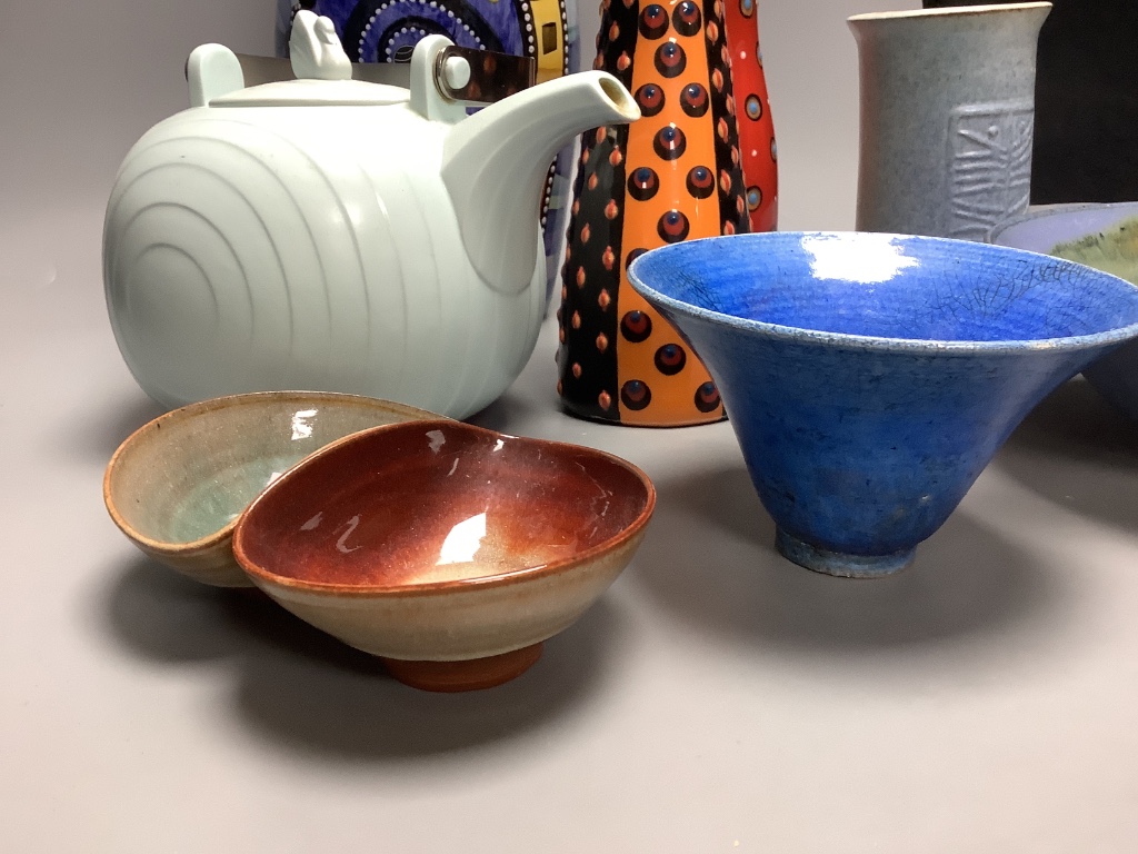 A Karyn Pepper studio vase, five others and a Hornsea teapot